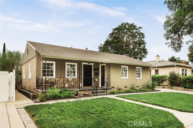 Detail Gallery Image 1 of 27 For 1239 N Reese Pl, Burbank,  CA 91506 - 3 Beds | 1 Baths