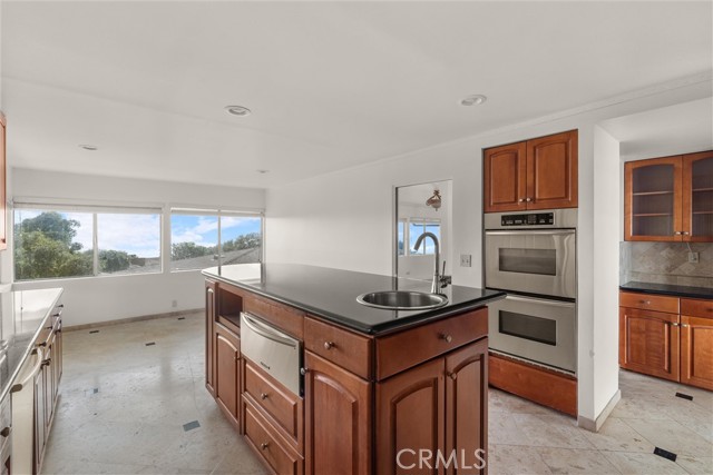 7206 Crest Road, Rancho Palos Verdes CA: https://media.crmls.org/medias/bf336deb-0830-4e9e-a748-463261e3482f.jpg