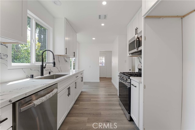 Detail Gallery Image 6 of 27 For 1233 Oakhurst Dr, San Bernardino,  CA 92404 - 3 Beds | 1/1 Baths