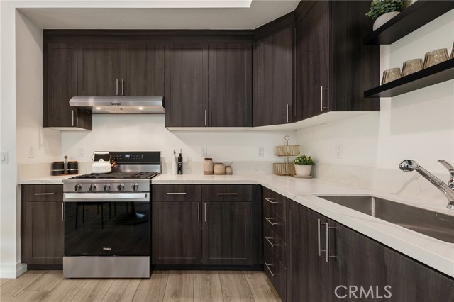 Detail Gallery Image 12 of 21 For 126 N New Ave #8,  Monterey Park,  CA 91755 - 3 Beds | 2/1 Baths