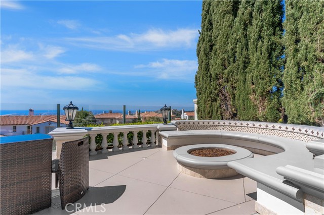7 Vista Luci, Newport Coast CA: https://media.crmls.org/medias/bf342c3e-556a-4f58-9ace-3f0f3688d45f.jpg