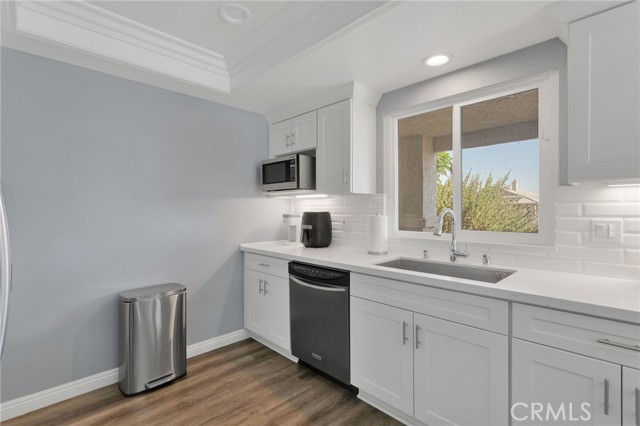 Detail Gallery Image 17 of 54 For 14374 Ironsides Ln, Helendale,  CA 92342 - 3 Beds | 3 Baths