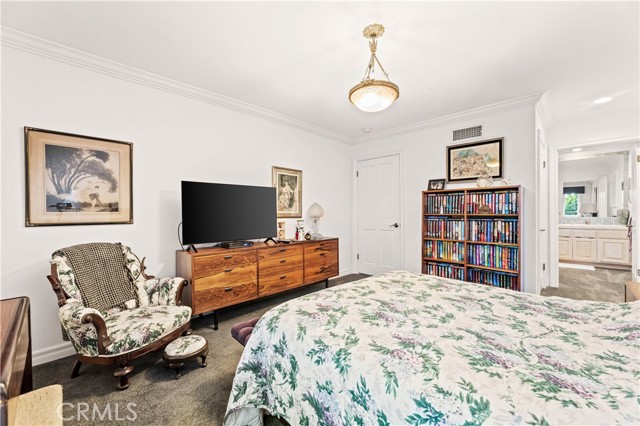 Detail Gallery Image 38 of 46 For 4960 Densmore Ave, Encino,  CA 91436 - 5 Beds | 5/2 Baths