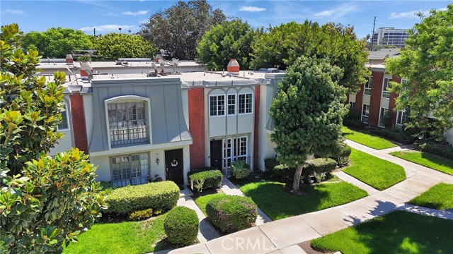 1800 W Gramercy Avenue, Anaheim CA: https://media.crmls.org/medias/bf35c8b8-271b-46d8-bac7-9a553ff8f4b3.jpg