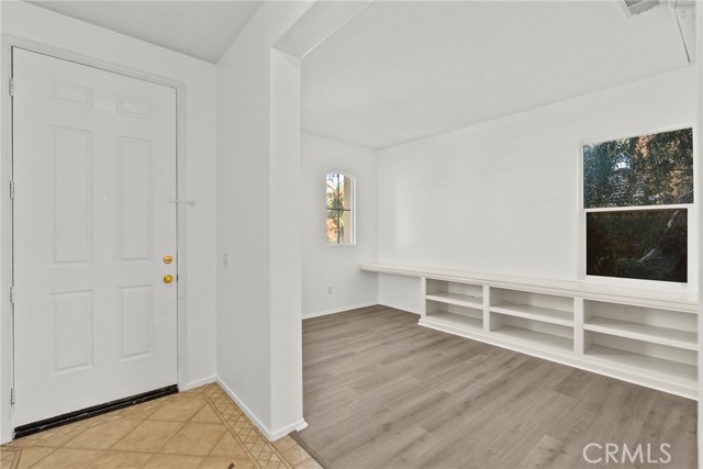 Detail Gallery Image 8 of 43 For 19914 via Joyce Dr, Saugus,  CA 91350 - 3 Beds | 2 Baths