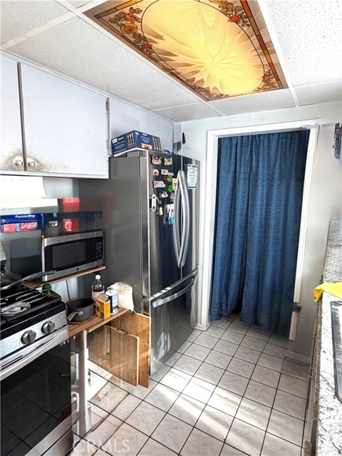 5846 Gardenia Avenue, Long Beach CA: https://media.crmls.org/medias/bf364f6e-efb9-4978-baf2-3d2363180e6c.jpg