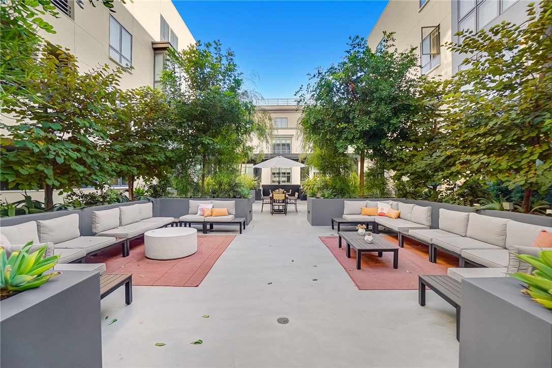Detail Gallery Image 32 of 39 For 39 S Los Robles Ave #6019,  Pasadena,  CA 91101 - 2 Beds | 2/1 Baths