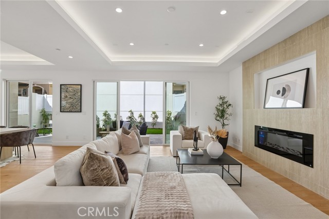 2019 Huntington Lane, A photo 6