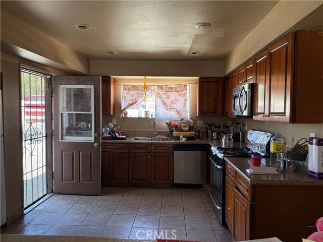 18571 Day Street, Perris CA: https://media.crmls.org/medias/bf374b61-0b30-4222-9321-42ce00ed50c8.jpg