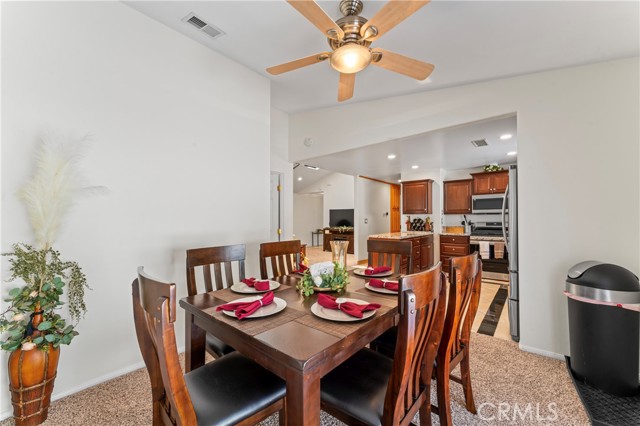 Detail Gallery Image 13 of 44 For 27932 Calypso Ln, Canyon Country,  CA 91351 - 4 Beds | 2 Baths