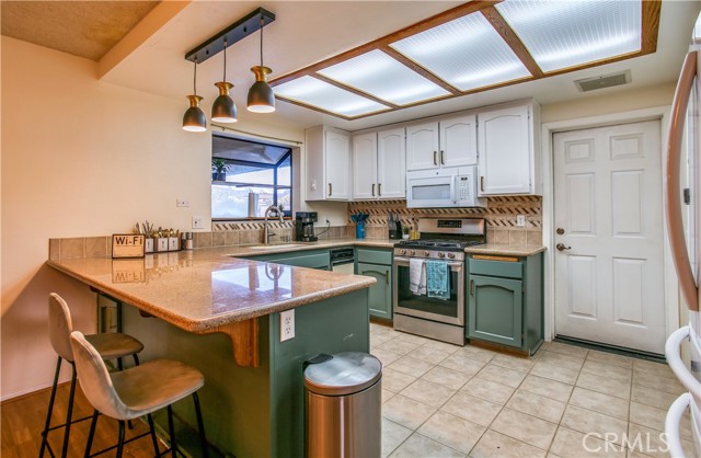 Detail Gallery Image 18 of 36 For 57442 Saint Marys Dr, Yucca Valley,  CA 92284 - 2 Beds | 2 Baths