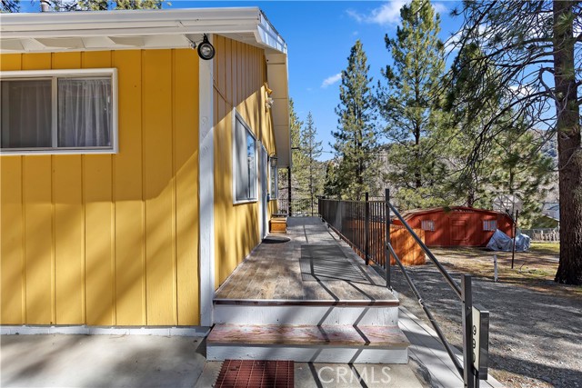 Detail Gallery Image 5 of 32 For 990 Lark Rd, Wrightwood,  CA 92397 - 3 Beds | 2 Baths