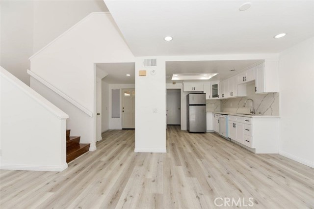 Detail Gallery Image 19 of 34 For 143 Stanford Ct #36,  Irvine,  CA 92612 - 2 Beds | 2/1 Baths