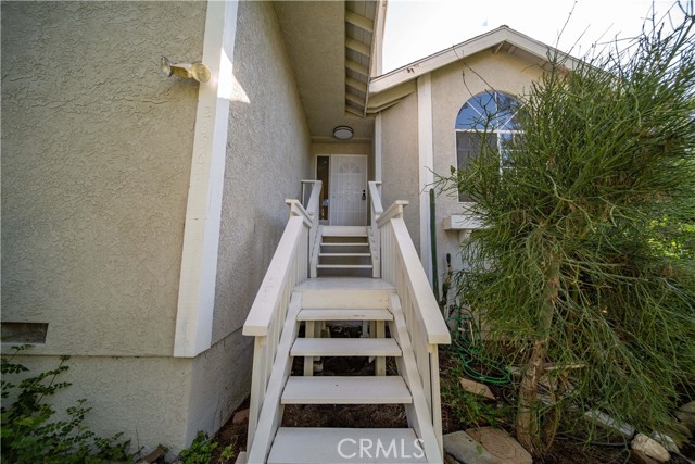 Detail Gallery Image 4 of 58 For 23564 County Line Rd, Chatsworth,  CA 91311 - 3 Beds | 2 Baths