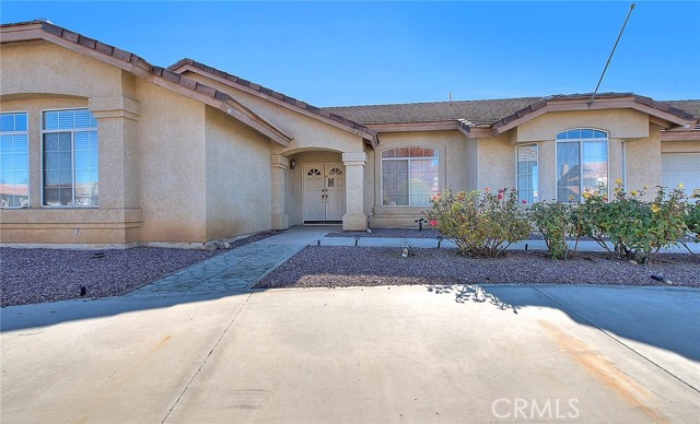 Detail Gallery Image 3 of 60 For 19149 Catalina, Apple Valley,  CA 92308 - 4 Beds | 3/1 Baths
