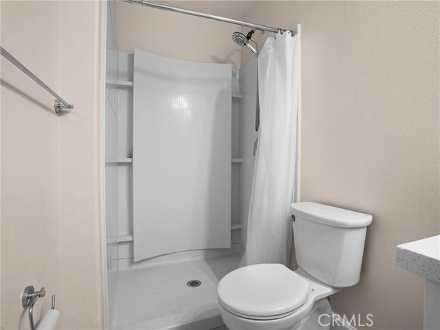 Detail Gallery Image 9 of 29 For 9881 Alburtis, Santa Fe Springs,  CA 90670 - 4 Beds | 4 Baths