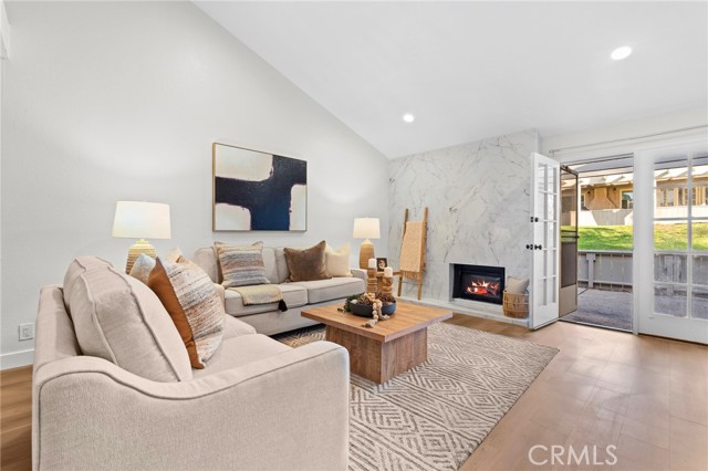 Detail Gallery Image 3 of 44 For 5617 Adobe Falls #C,  San Diego,  CA 92120 - 3 Beds | 2 Baths