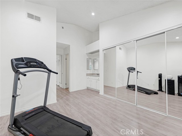 Detail Gallery Image 11 of 19 For 11350 Foothill Bld #15,  Sylmar,  CA 91342 - 2 Beds | 2 Baths