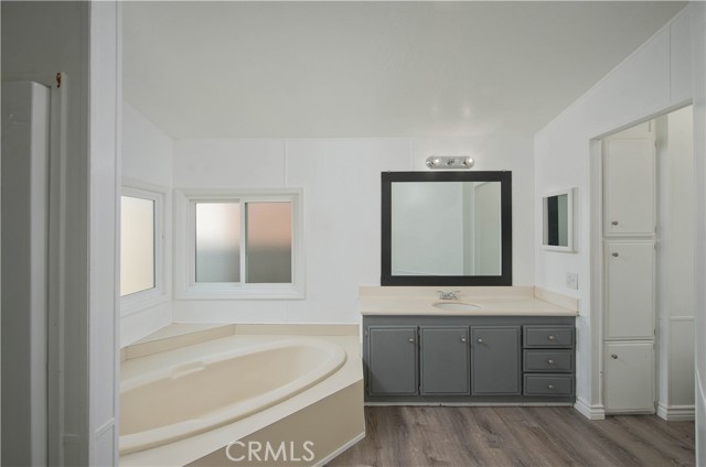 31957 Emerald Lane, Castaic CA: https://media.crmls.org/medias/bf3b656d-823a-40d6-ac63-00313d649ced.jpg