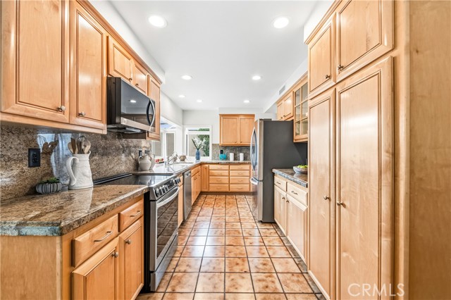 Detail Gallery Image 12 of 39 For 9355 Tanager, Fountain Valley,  CA 92708 - 4 Beds | 2/1 Baths