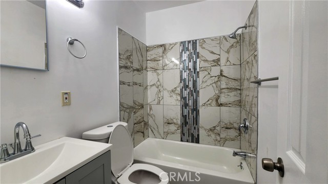 Detail Gallery Image 4 of 13 For 1115 Myrtle Ave, Long Beach,  CA 90813 - – Beds | – Baths