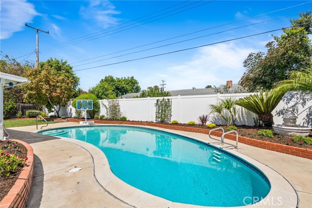 Detail Gallery Image 31 of 35 For 12921 Eveningside Dr, North Tustin,  CA 92705 - 3 Beds | 3 Baths