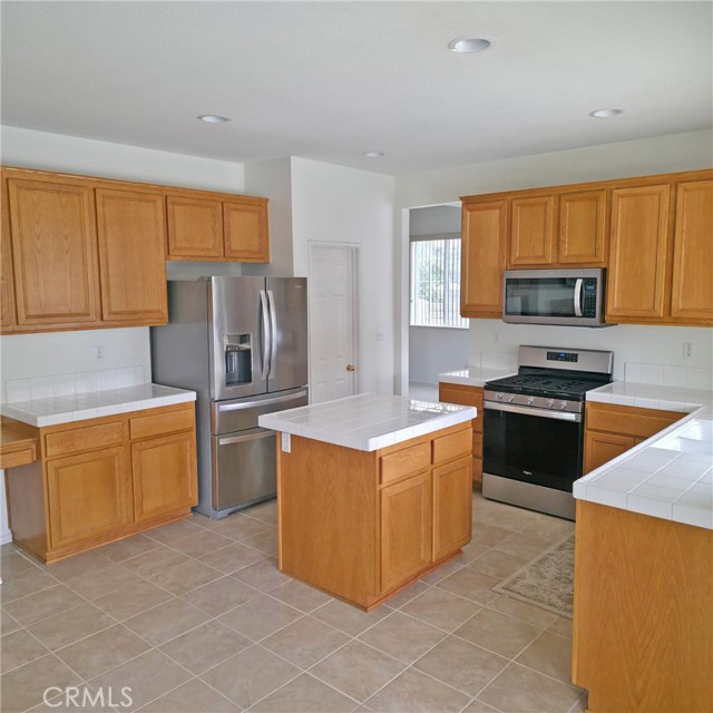 Detail Gallery Image 10 of 32 For 31935 Violet Dr, Winchester,  CA 92596 - 4 Beds | 3 Baths