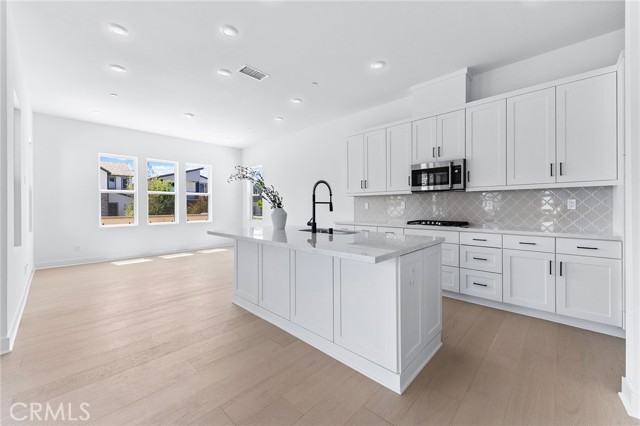 Detail Gallery Image 5 of 57 For 123 Bosal, Irvine,  CA 92618 - 3 Beds | 3/1 Baths