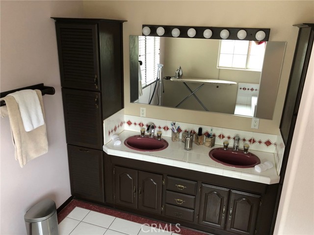 Detail Gallery Image 25 of 31 For 1958 Beverly Dr, Pasadena,  CA 91104 - 4 Beds | 4/1 Baths