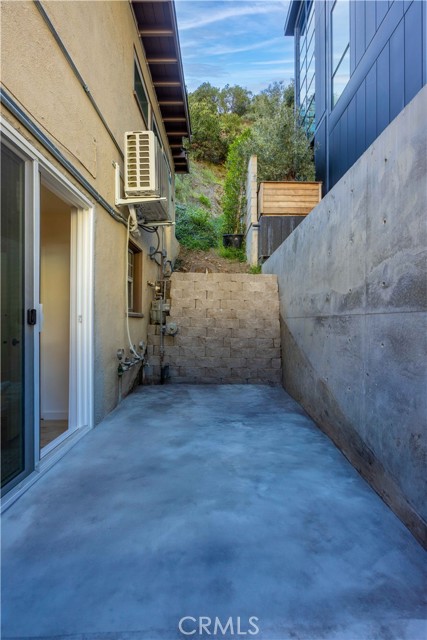 Detail Gallery Image 11 of 22 For 1303 N Beverly Glen Bld, Los Angeles,  CA 90077 - 1 Beds | 1/1 Baths