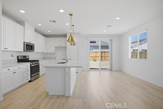 Detail Gallery Image 7 of 31 For 3719 Santa Ynez Ct, Rosamond,  CA 93560 - 4 Beds | 2 Baths