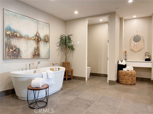 Detail Gallery Image 15 of 32 For 460 N Palm Dr #105,  Beverly Hills,  CA 90210 - 2 Beds | 2/1 Baths