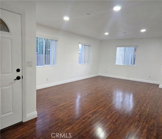 5015 Halldale Avenue, Los Angeles CA: https://media.crmls.org/medias/bf3e2695-d2ec-4cd0-bdc2-1efa6310d867.jpg