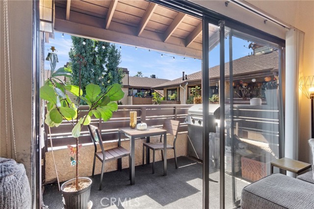 Detail Gallery Image 3 of 18 For 7305 Balboa Bld #4,  Lake Balboa,  CA 91406 - 2 Beds | 2 Baths