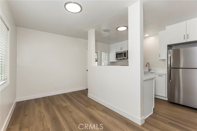 Detail Gallery Image 6 of 19 For 10327 Flora Vista Ave, Bellflower,  CA 90706 - 2 Beds | 1 Baths