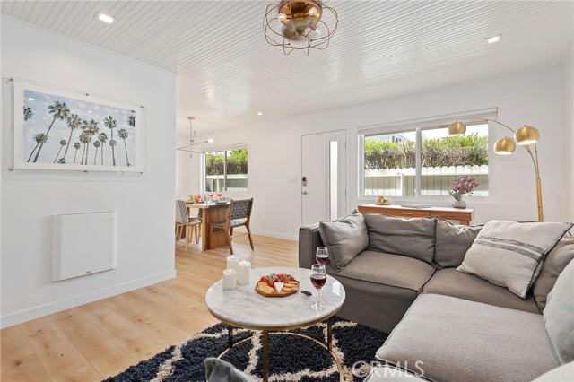 160 Ash Avenue, Carpinteria CA: https://media.crmls.org/medias/bf3f7468-bd6a-4f20-9eb5-daa0f18f8b83.jpg