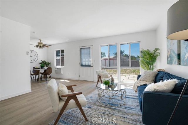 Detail Gallery Image 7 of 24 For 8207 Yarmouth, Reseda,  CA 91335 - 4 Beds | 2 Baths