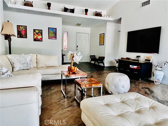 9830 Mesquite Avenue, Desert Hot Springs CA: https://media.crmls.org/medias/bf409683-10bc-4f9d-a756-2da36ae62aad.jpg