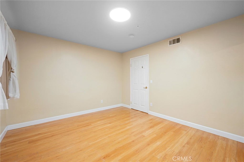 https://media.crmls.org/medias/bf40e6d8-fd97-4292-a0a0-99124f74450d.jpg?preset=X-Large