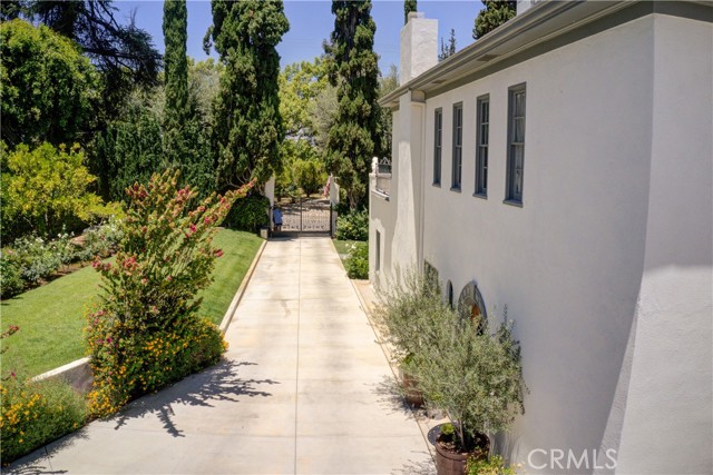 Detail Gallery Image 3 of 50 For 1205 W Highland Ave, Redlands,  CA 92373 - 4 Beds | 3/2 Baths