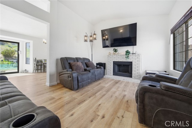 Detail Gallery Image 15 of 46 For 130 Mountainside Dr, Palmdale,  CA 93550 - 3 Beds | 2 Baths