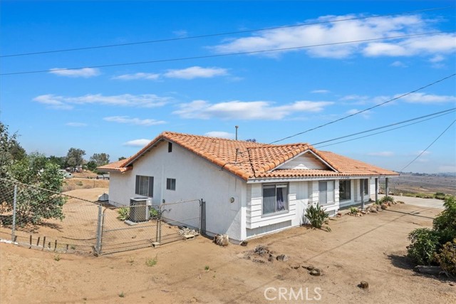 20061 Lounsberry Road, Perris CA: https://media.crmls.org/medias/bf41c7a1-acbc-4f35-b35c-b66361135013.jpg
