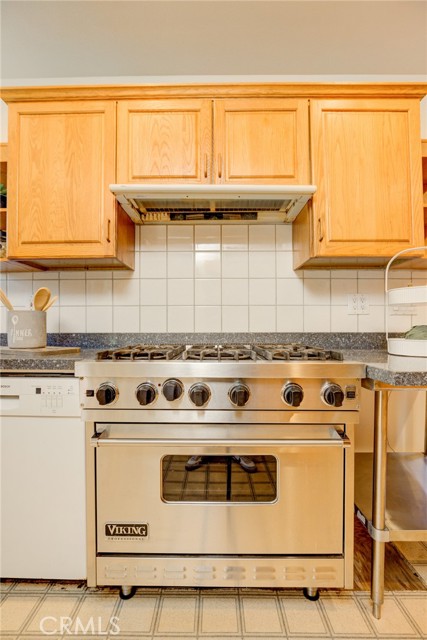 705 35th Street, Manhattan Beach, California 90266, 4 Bedrooms Bedrooms, ,4 BathroomsBathrooms,Residential,Sold,35th,SB22086217