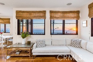 Detail Gallery Image 9 of 19 For 320 33rd, Manhattan Beach,  CA 90266 - 3 Beds | 4 Baths