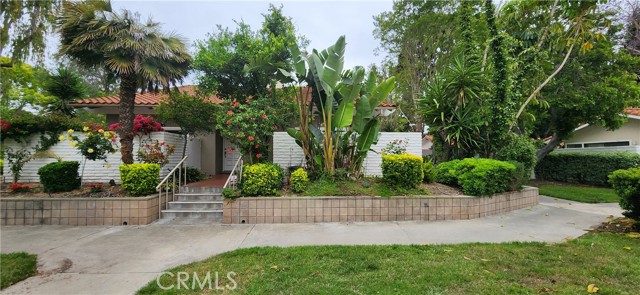 2057 Via Mariposa E, Laguna Woods CA: https://media.crmls.org/medias/bf42bf3f-aa11-4f74-b9b7-dfa1276e448d.jpg