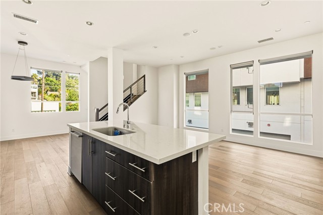 Detail Gallery Image 2 of 25 For 2201 Tom Mix, Silver Lake Los Angeles,  CA 90026 - 2 Beds | 2/1 Baths