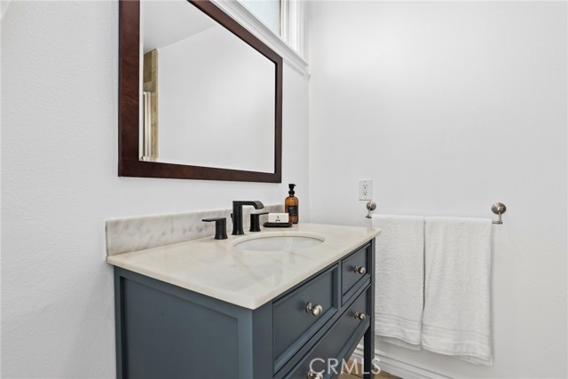 Detail Gallery Image 18 of 44 For 4410 Canoga Dr, Woodland Hills,  CA 91364 - 4 Beds | 3 Baths