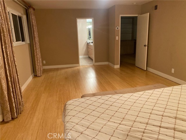 4400 Portico Place, Encino CA: https://media.crmls.org/medias/bf435530-3107-4ef3-a679-70e411c32f48.jpg