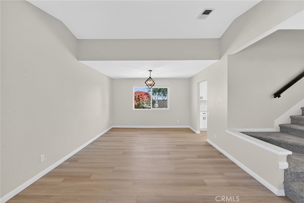 https://media.crmls.org/medias/bf438227-54ad-4ff3-b1f1-6014f640503b.jpg?preset=X-Large