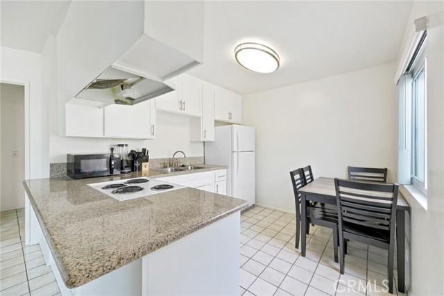 30 W 49th Street, Long Beach CA: https://media.crmls.org/medias/bf4395a4-f924-4413-b051-4de516574f8b.jpg